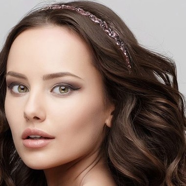 Headband mit Glasperlen von TASSEL (© Great Lengths) Headband mit Glasperlen von TASSEL: (© Great Lengths)
