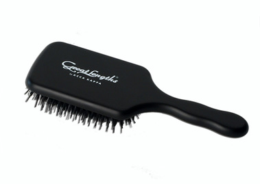 ACCA KAPPA PADDLE BRUSH:  (© Great Lengths)