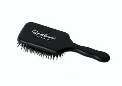 ACCA KAPPA PADDLE BRUSH:  (© Great Lengths)