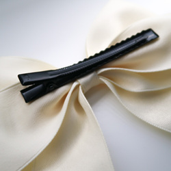 Schicker geht´s nicht - Haarschleifen:  (© Great Lengths)